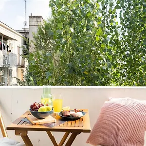  Apartment Spacious 2 Bdr Flat In The Old Town