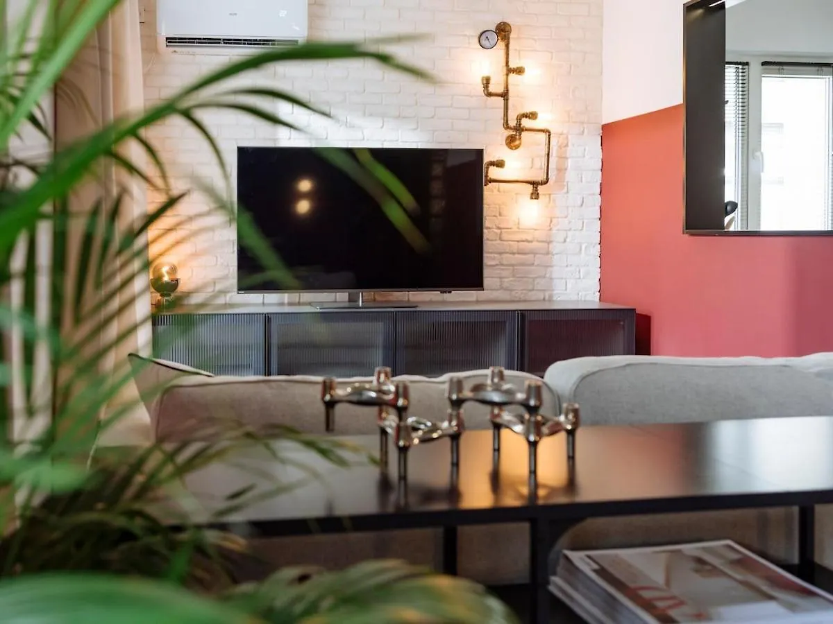Charming Studio - Central Location Near Old Town contacts